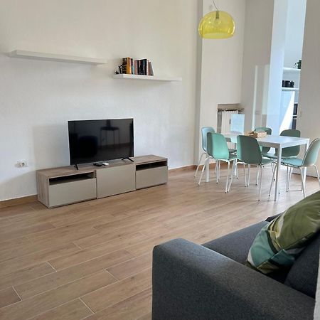 New Apartment With Balcony, Isola Bosco Verticale มิลาน ภายนอก รูปภาพ