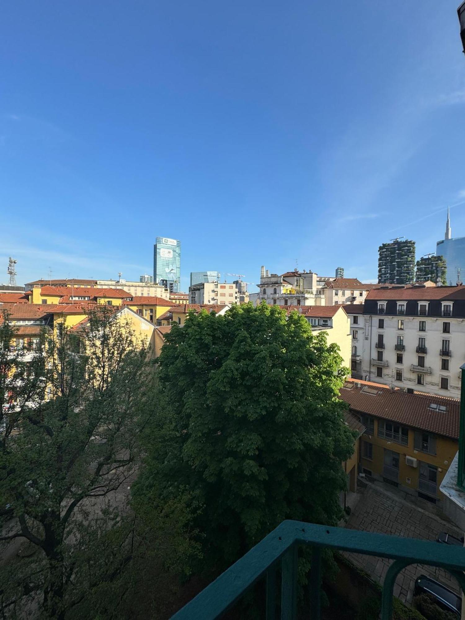 New Apartment With Balcony, Isola Bosco Verticale มิลาน ภายนอก รูปภาพ