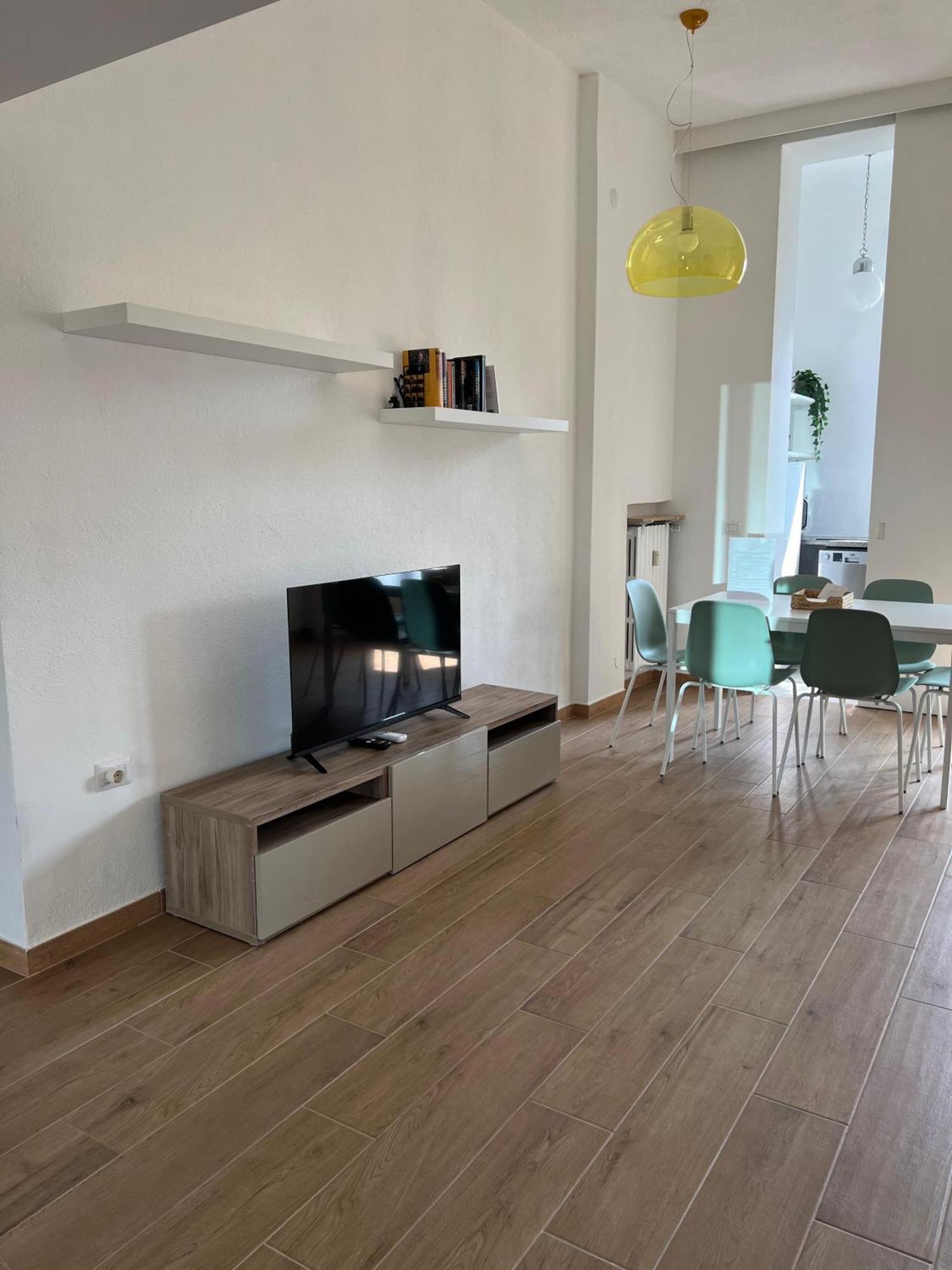 New Apartment With Balcony, Isola Bosco Verticale มิลาน ภายนอก รูปภาพ