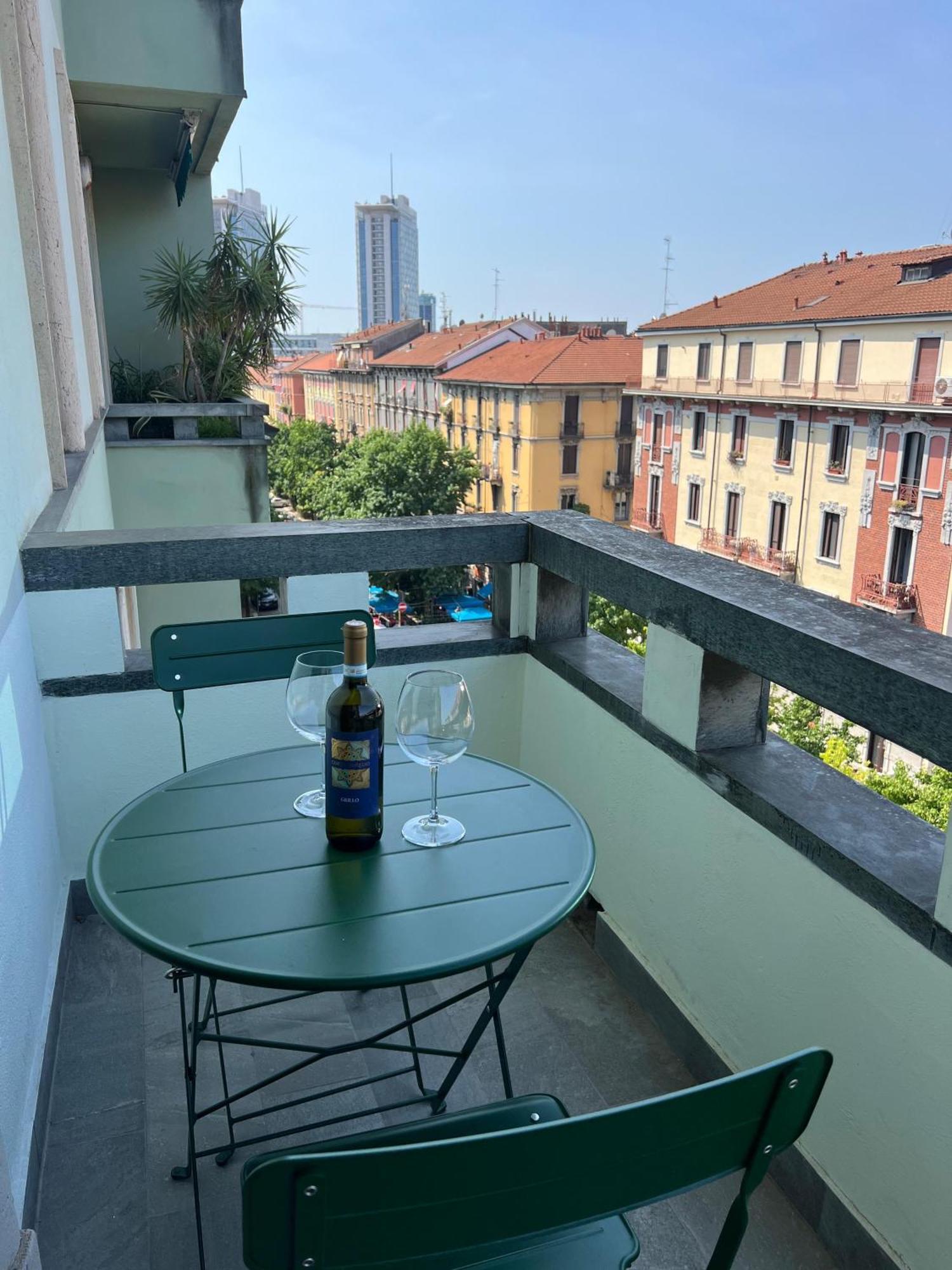 New Apartment With Balcony, Isola Bosco Verticale มิลาน ภายนอก รูปภาพ
