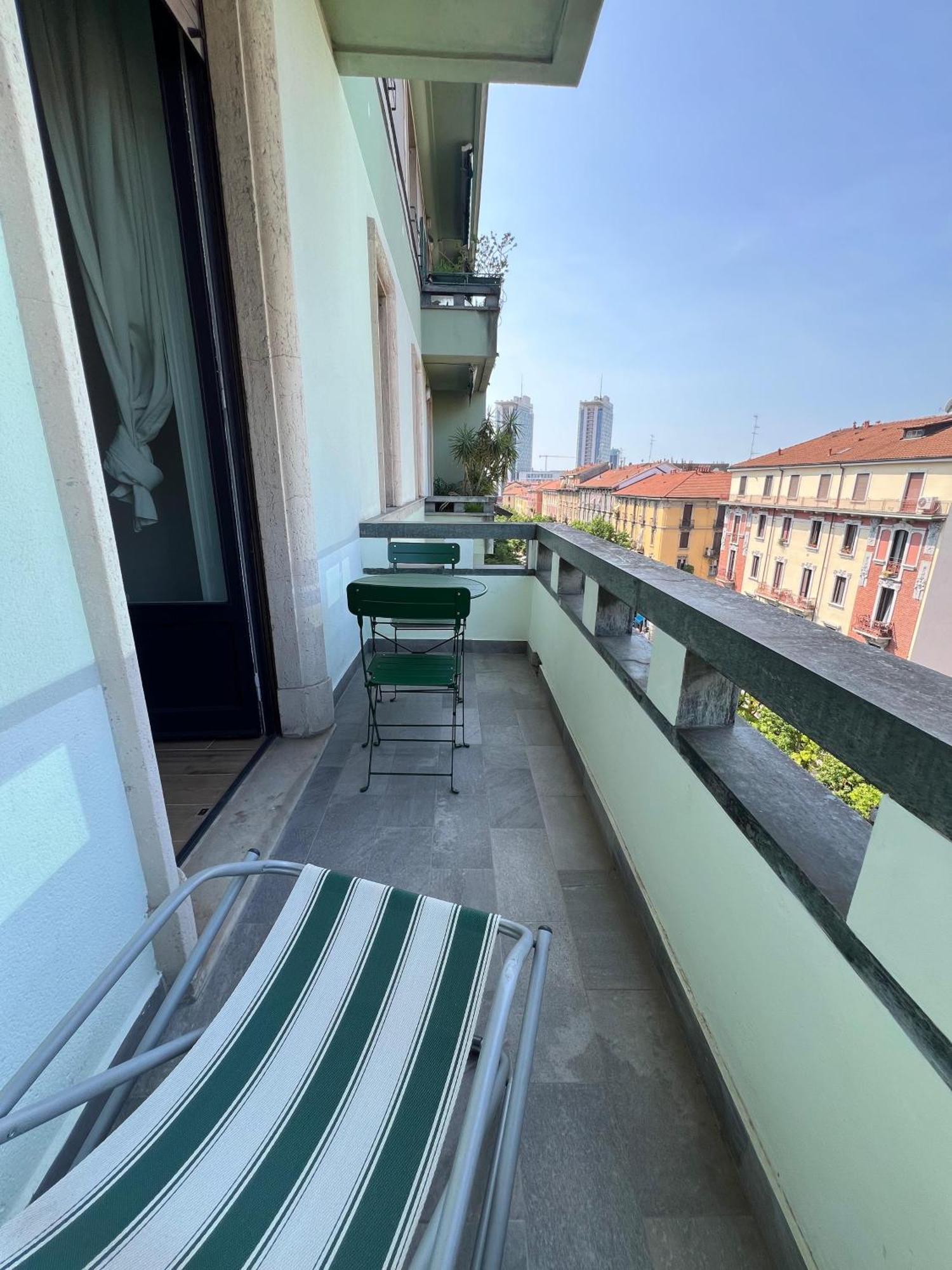 New Apartment With Balcony, Isola Bosco Verticale มิลาน ภายนอก รูปภาพ